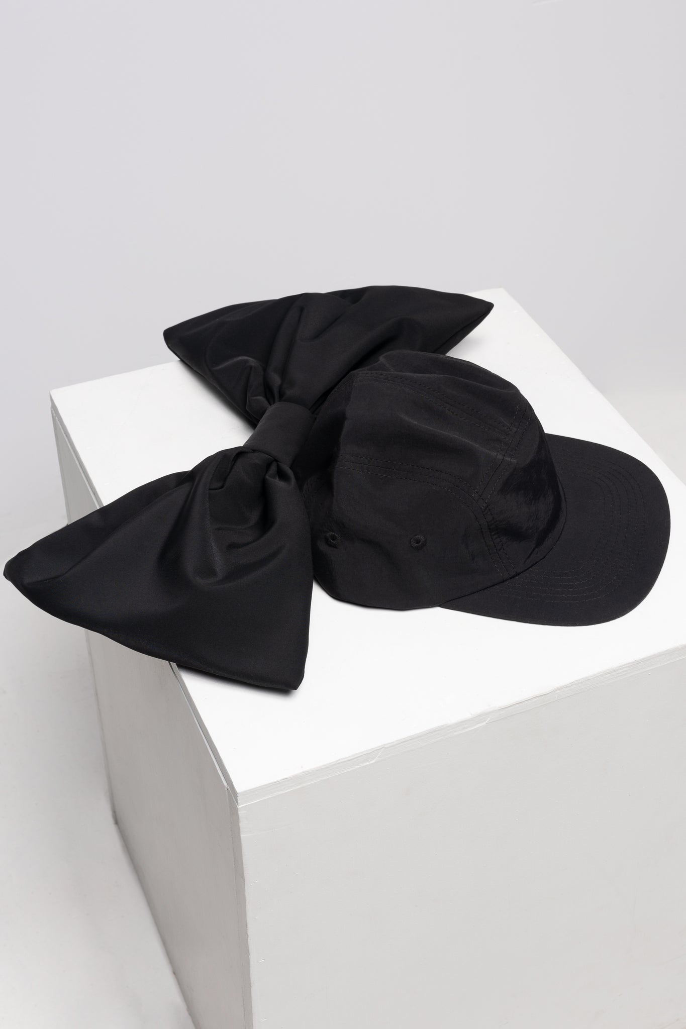 "C'EST BOW" CAP