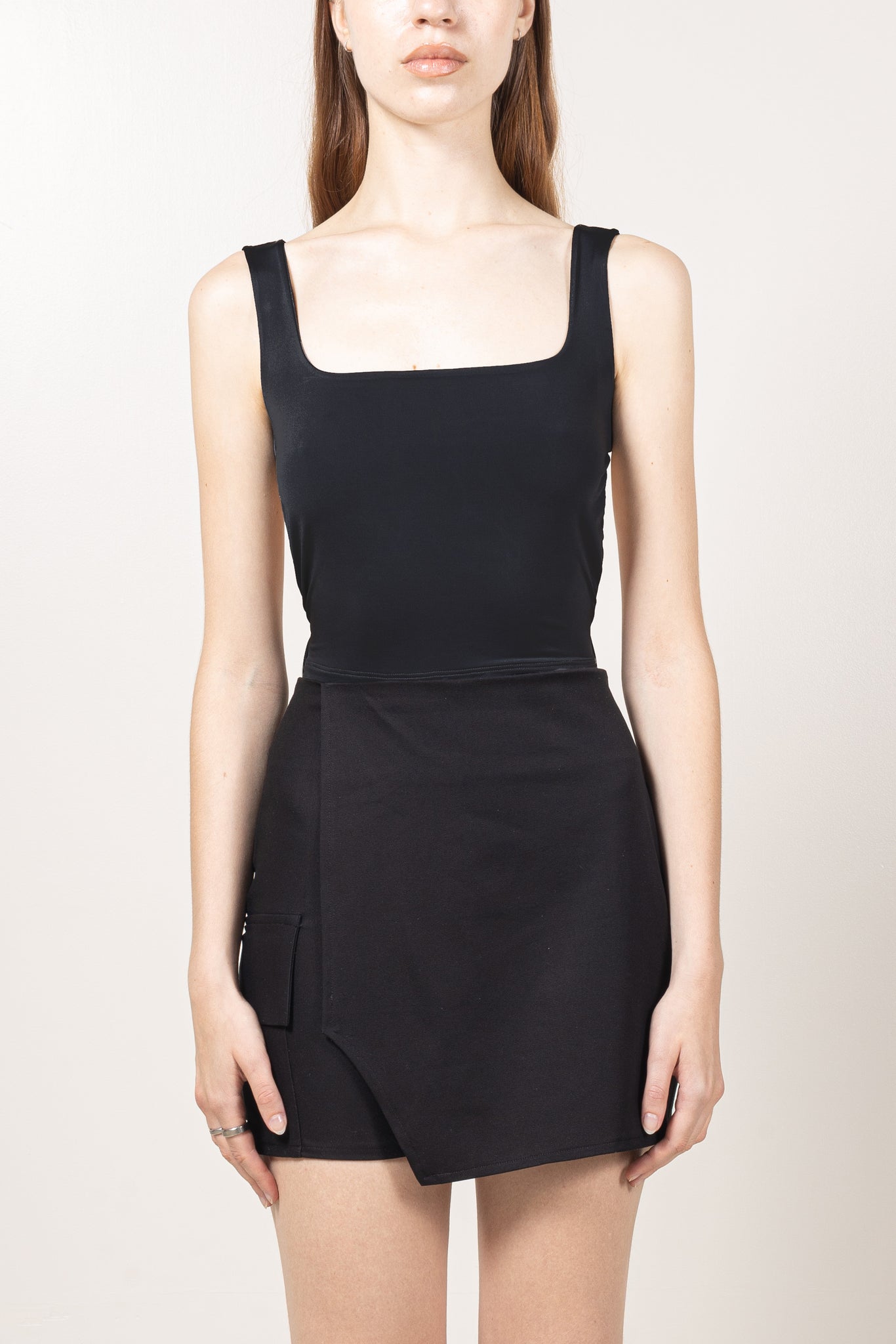 Tight fit open back top with and elastic band details at the back.