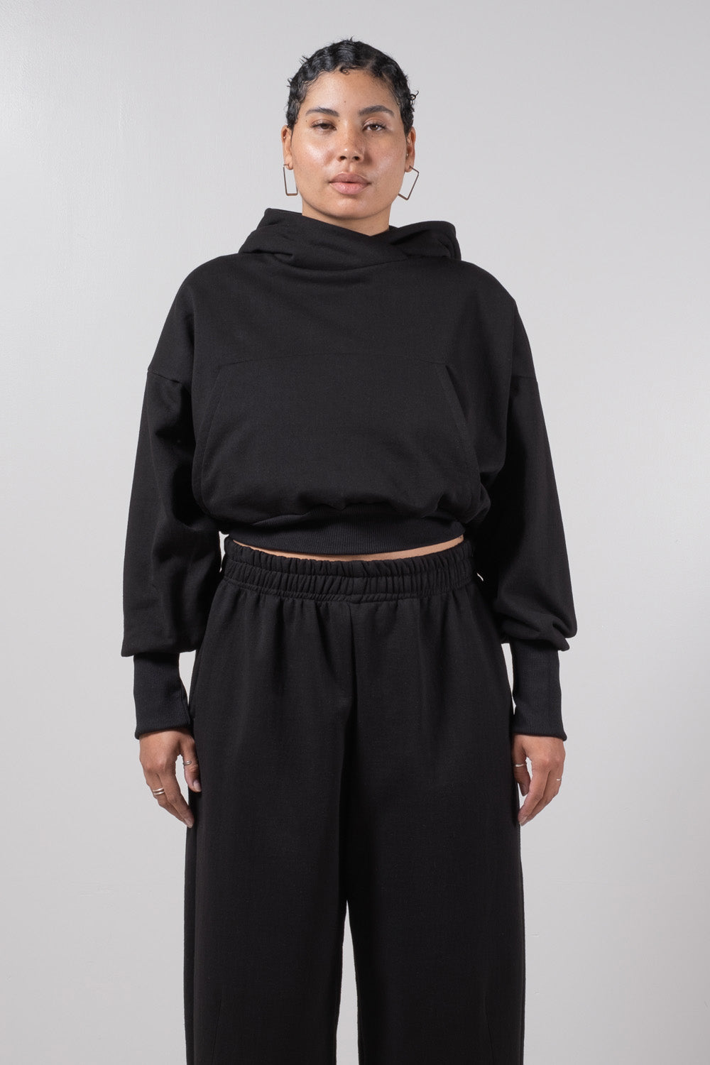 FORM CROPPED HOODIE