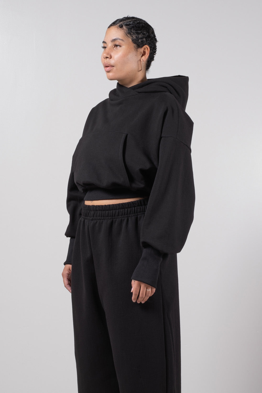 FORM CROPPED HOODIE