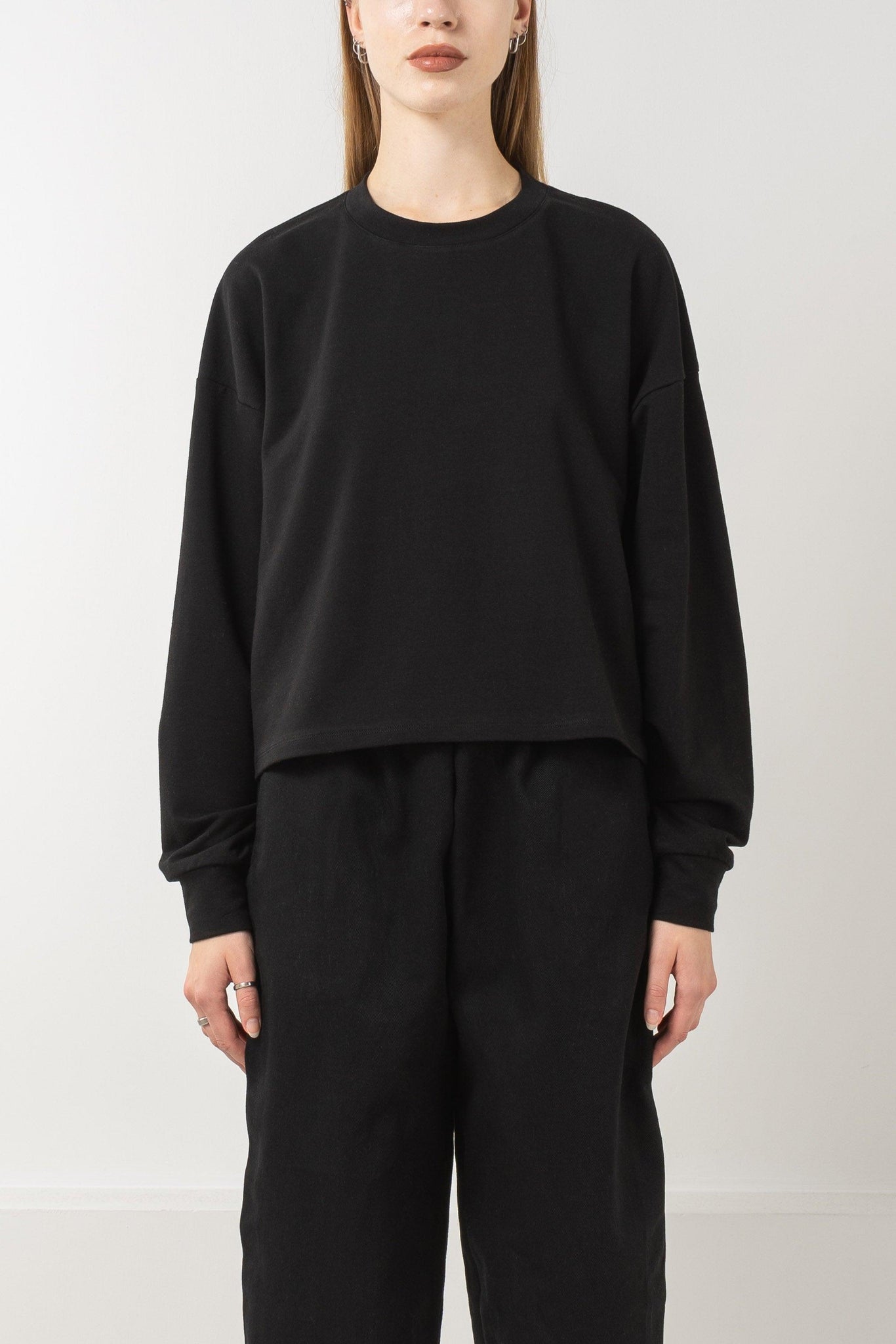 ESSENCE CROPPED LONGSLEEVE SHIRT