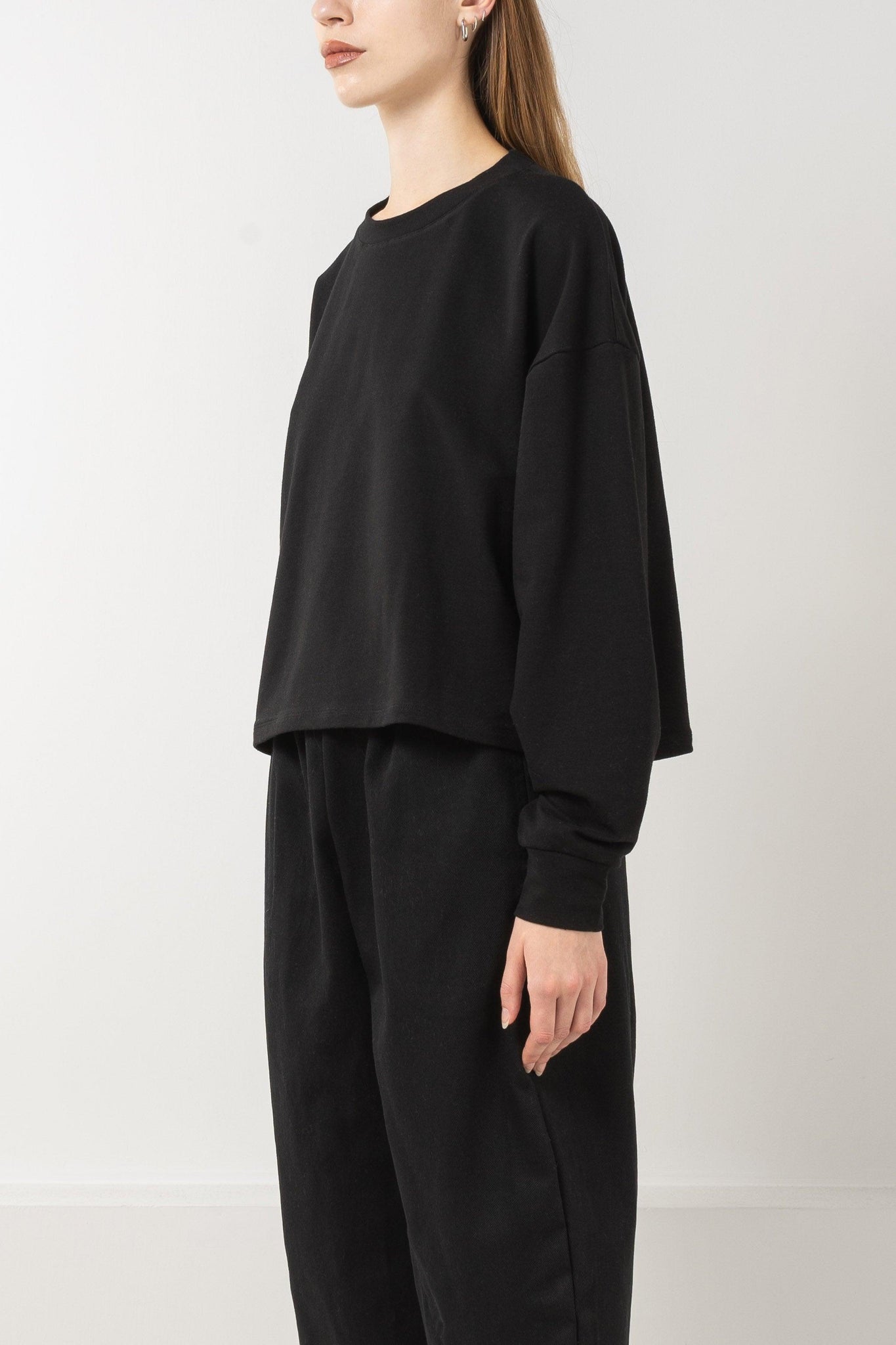 ESSENCE CROPPED LONGSLEEVE SHIRT