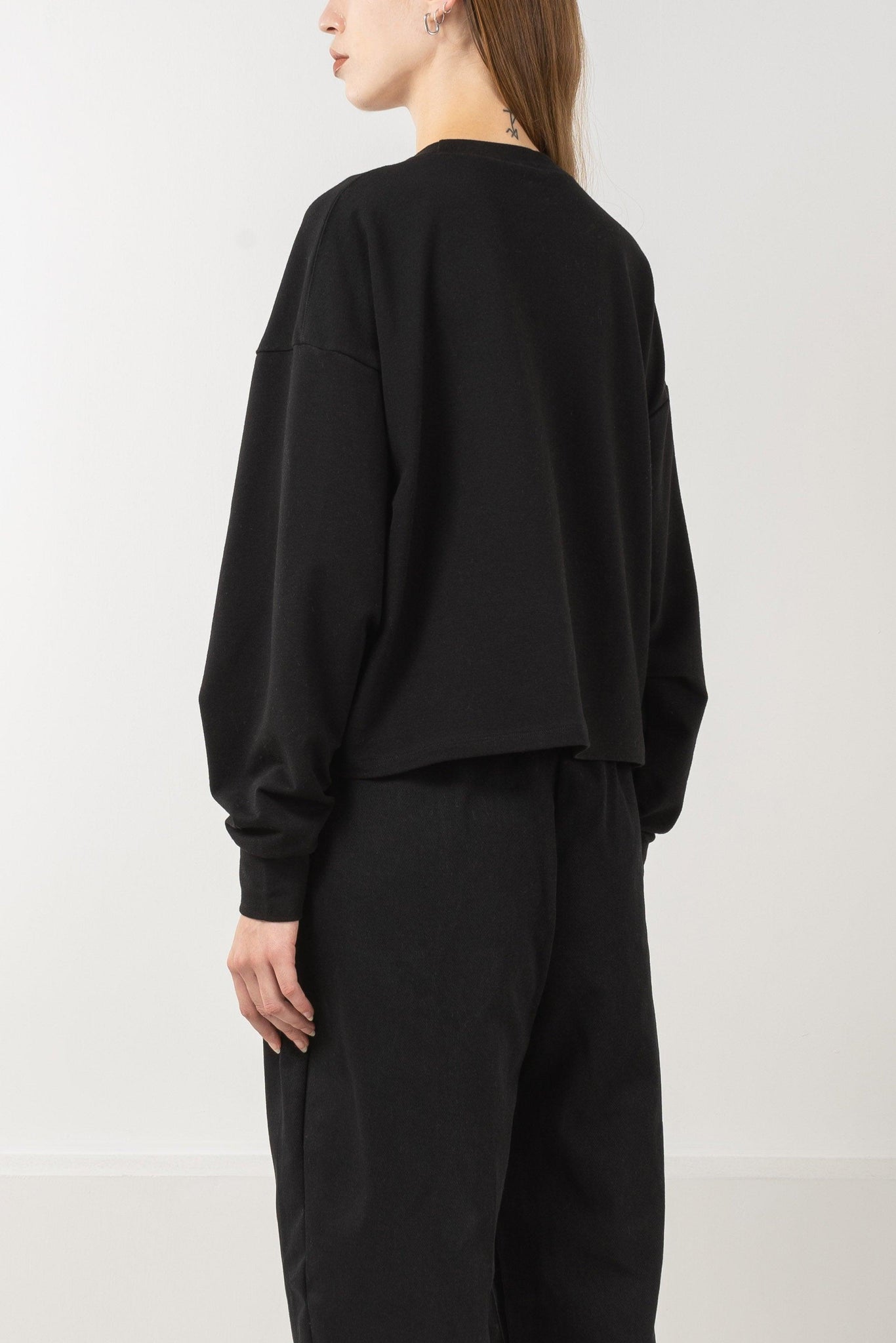 ESSENCE CROPPED LONGSLEEVE SHIRT